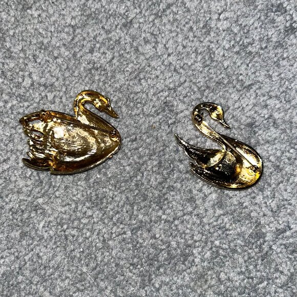 Vintage Rhinestone Swan Brooch Pair - Gold Tone with Red Eyes - Picture 4 of 6
